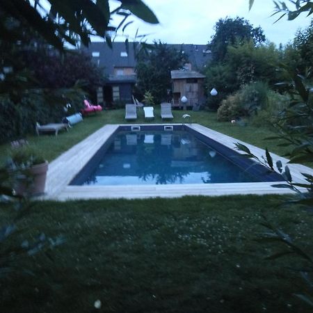 Beatrice's gardens Bed and Breakfast Nijvel Buitenkant foto